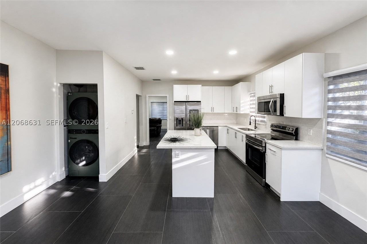 68 Nw 47th St - Photo 3 of 12
