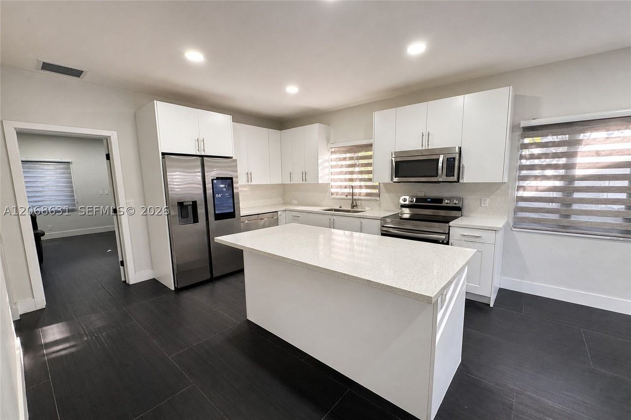 68 Nw 47th St - Photo 5 of 12