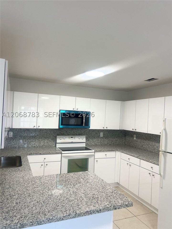 1244 Nw 32nd Pl #1244 - Photo 3 of 13