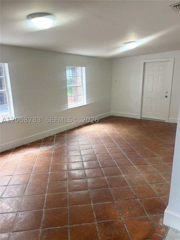 1244 Nw 32nd Pl #1244 - Photo 4 of 13
