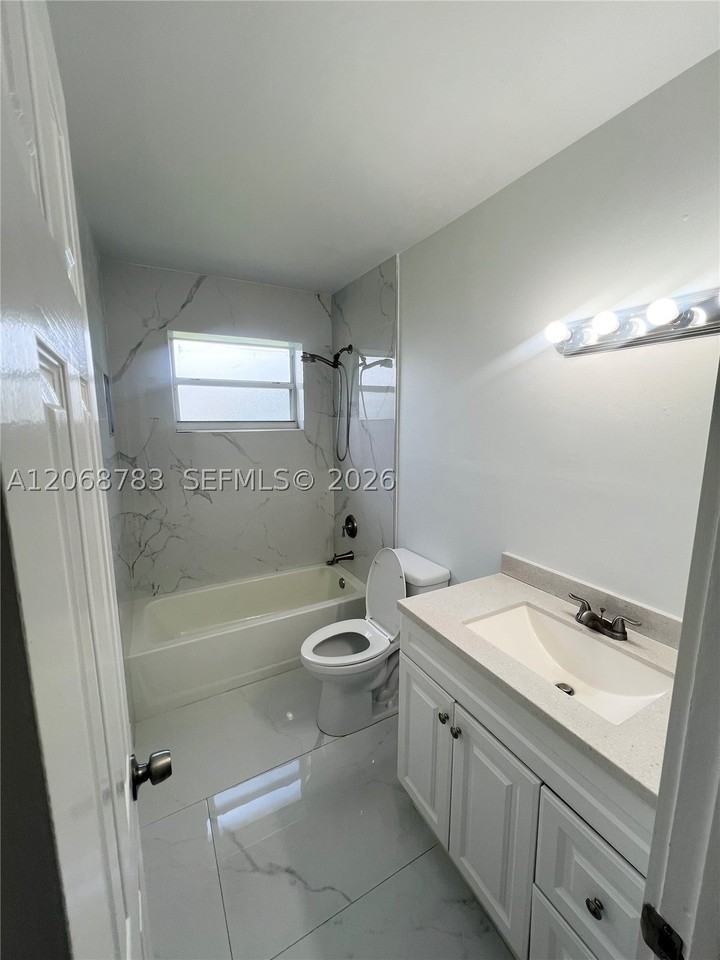 1244 Nw 32nd Pl #1244 - Photo 7 of 13