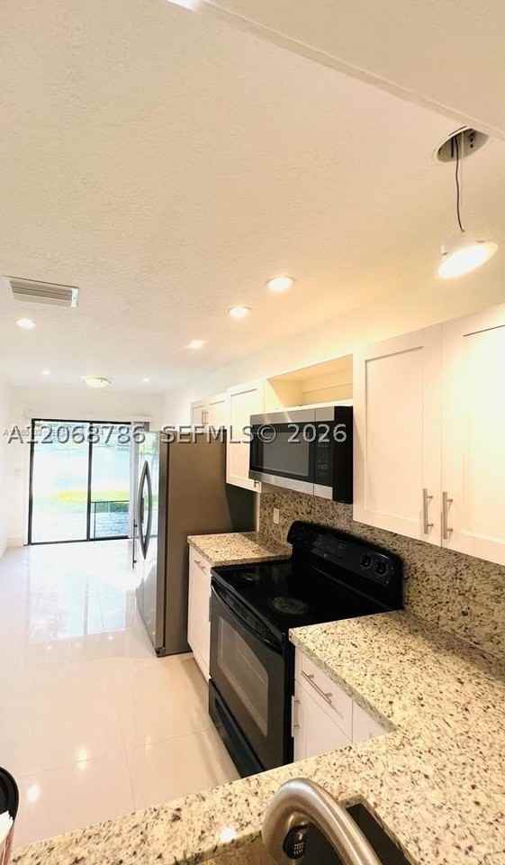 4157 Sw 85th Ave #3 - Photo 4 of 18