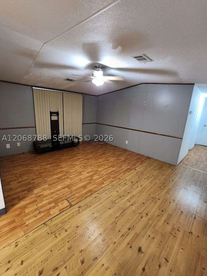 5864 Cartier Rd #H - Photo 4 of 28