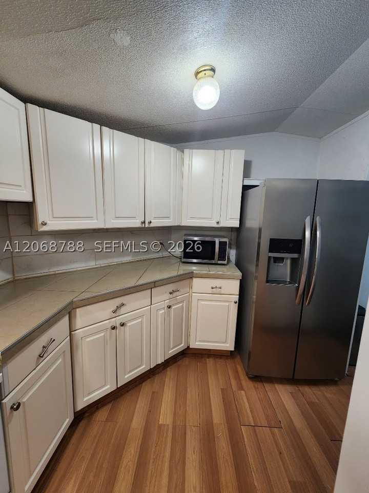 5864 Cartier Rd #H - Photo 5 of 28