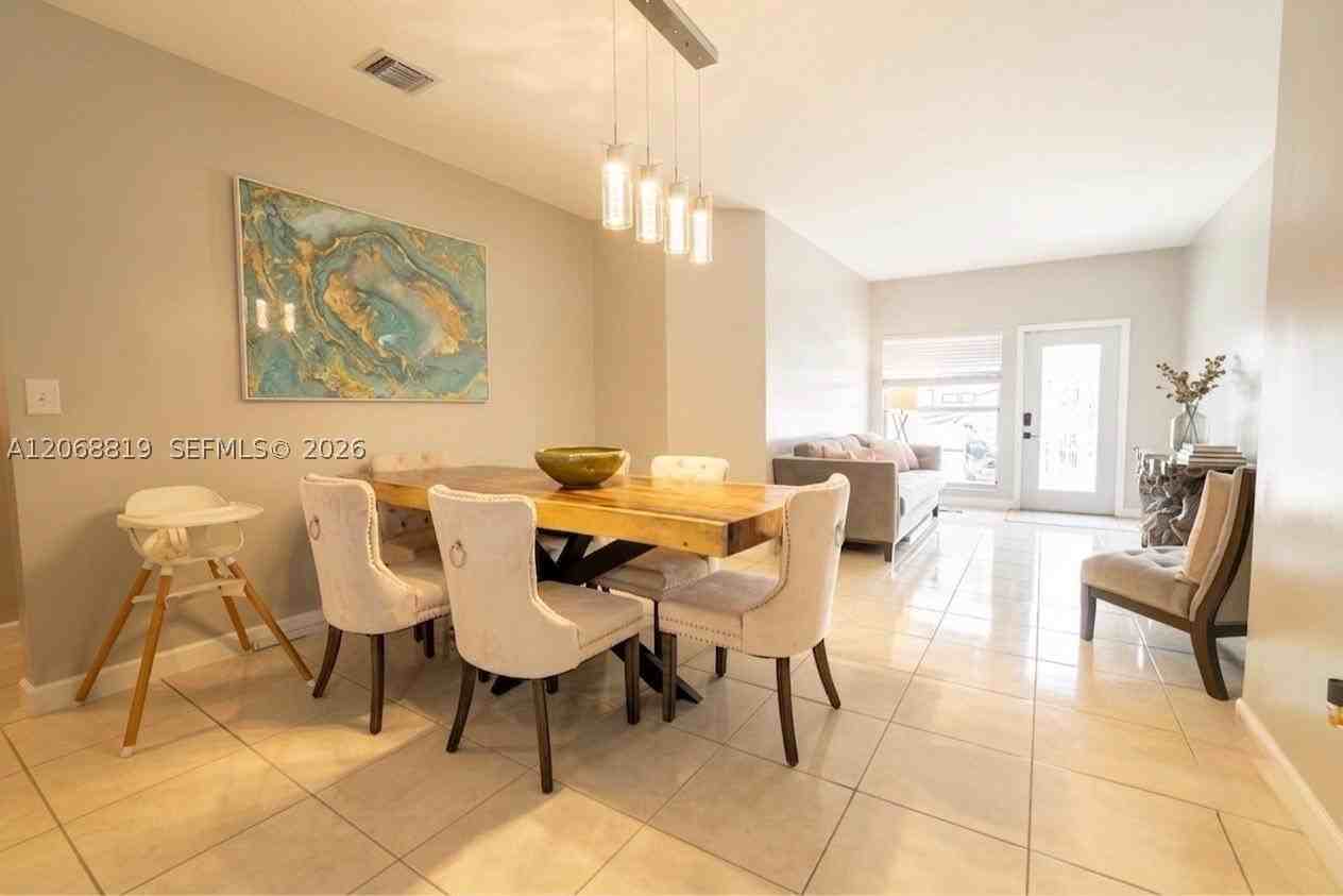 2721 Ne 42nd Ave - Photo 6 of 18