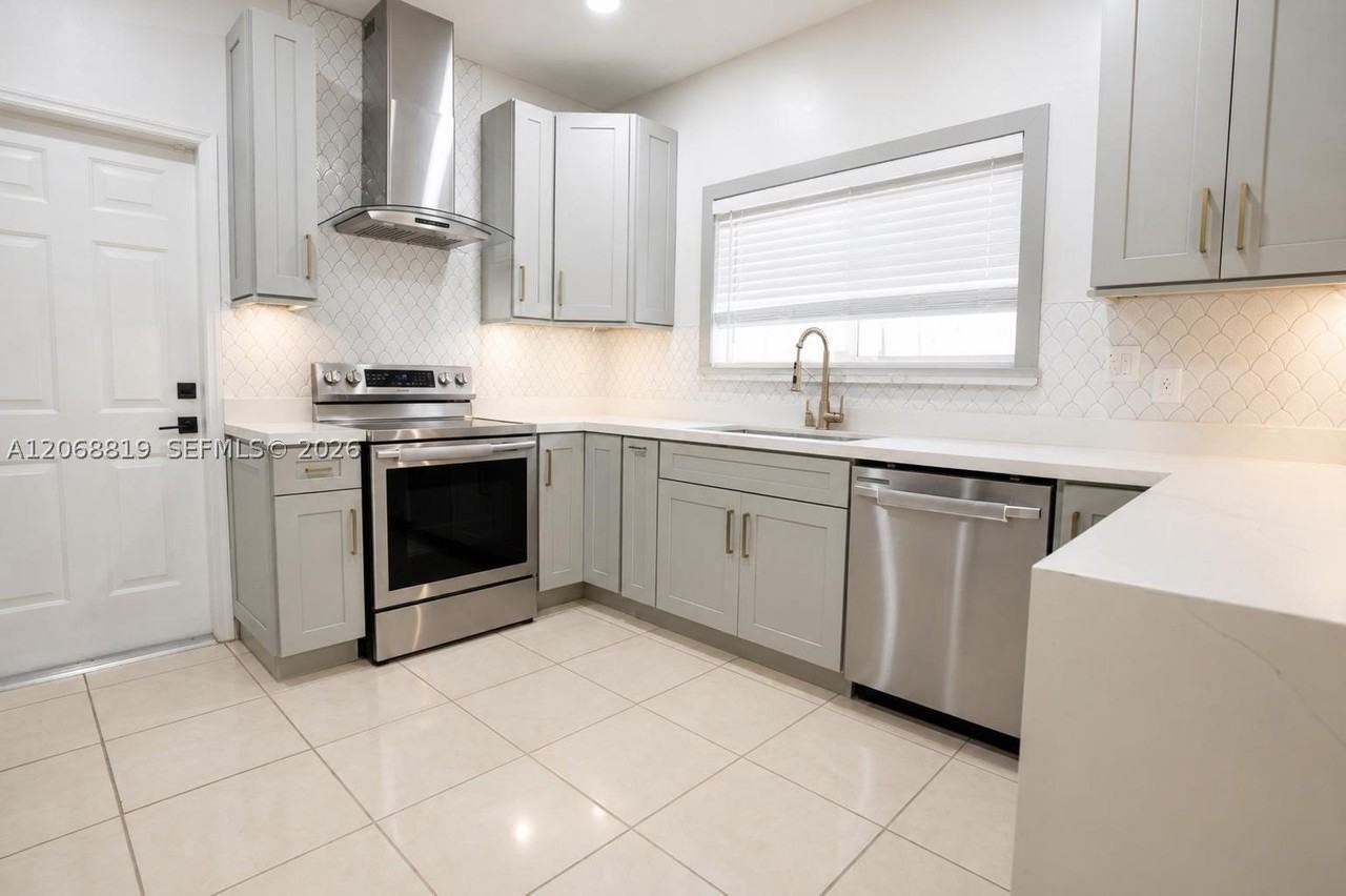 2721 Ne 42nd Ave - Photo 7 of 18