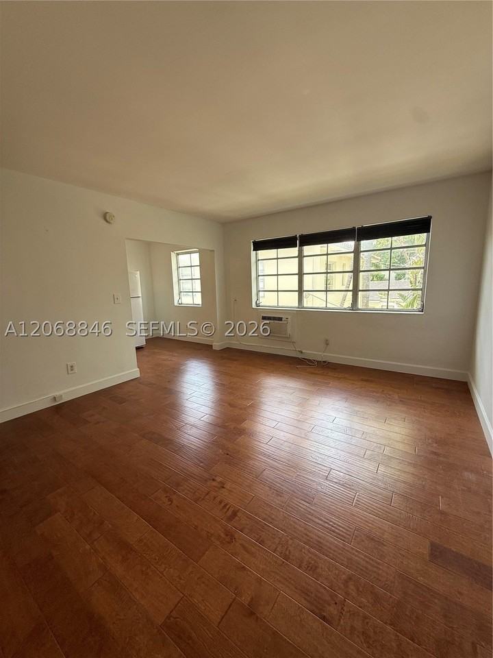1616 Michigan Ave #15 - Photo 2 of 11