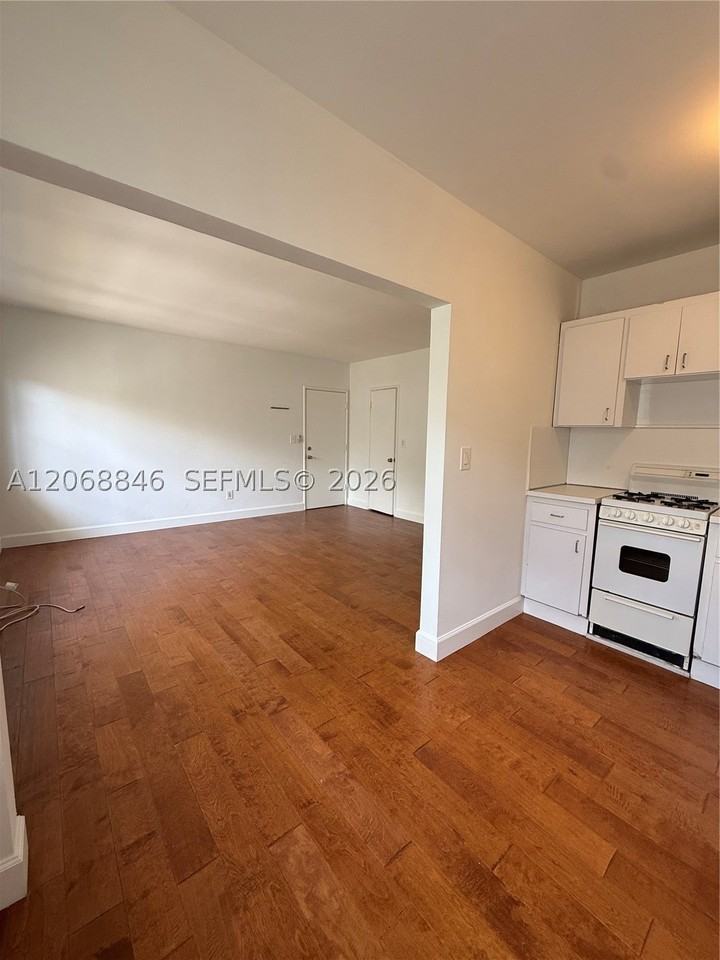 1616 Michigan Ave #15 - Photo 5 of 11
