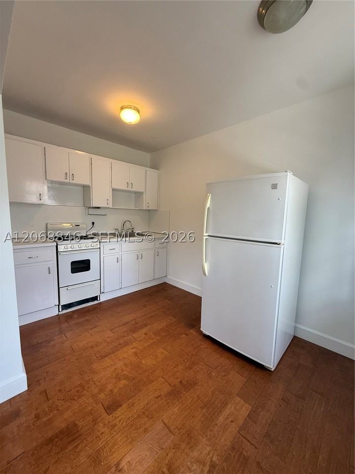 1616 Michigan Ave #15 - Photo 6 of 11