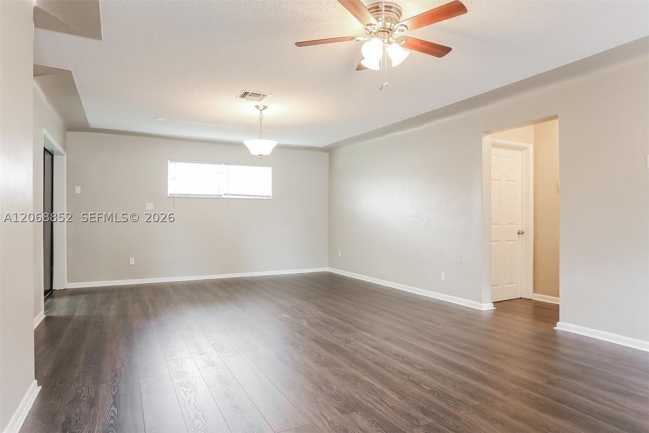 1565 Nw 6th Ave - Photo 4 of 18