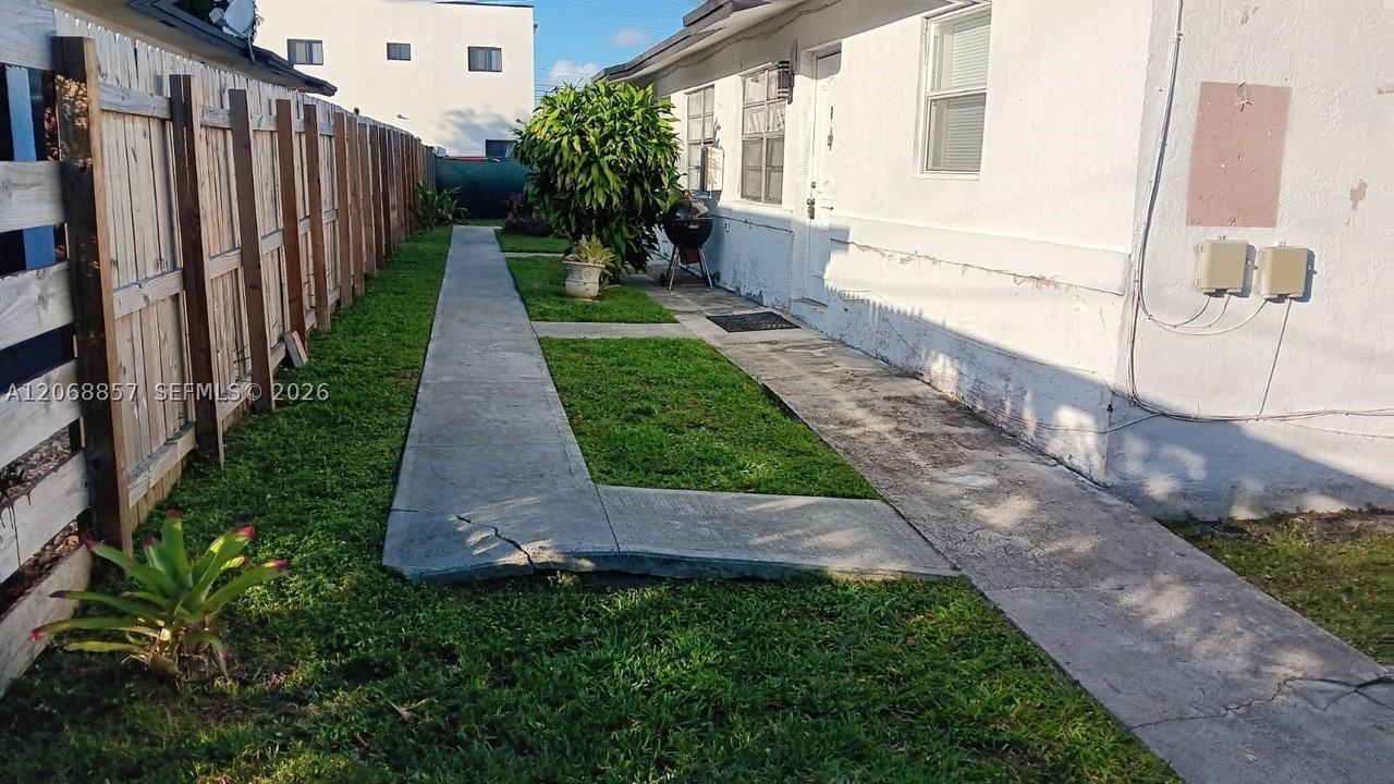 4145 Sw 19th St #1 - Photo 4 of 17