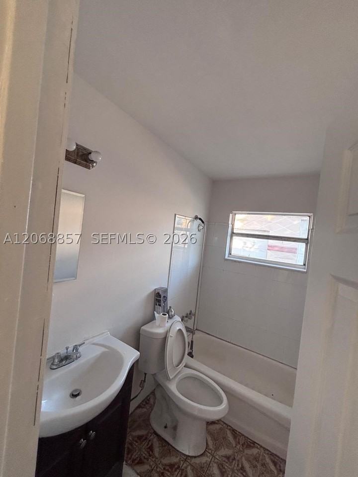 4145 Sw 19th St #1 - Photo 7 of 17