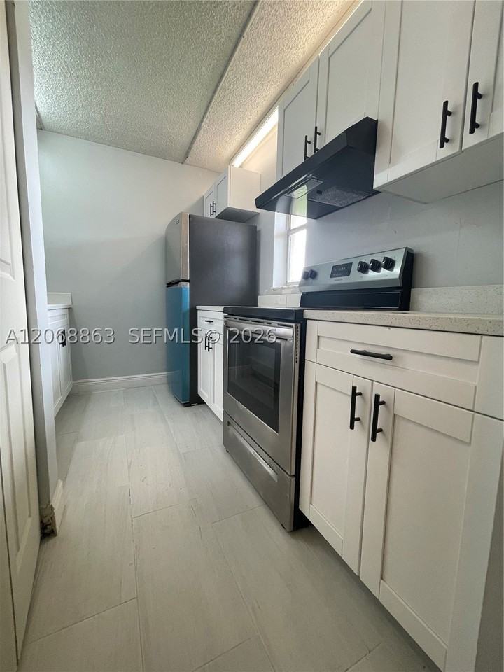 10169 Twin Lakes Dr #23E - Photo 2 of 27