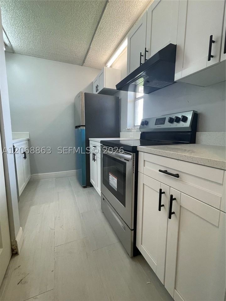 10169 Twin Lakes Dr #23E - Photo 6 of 27