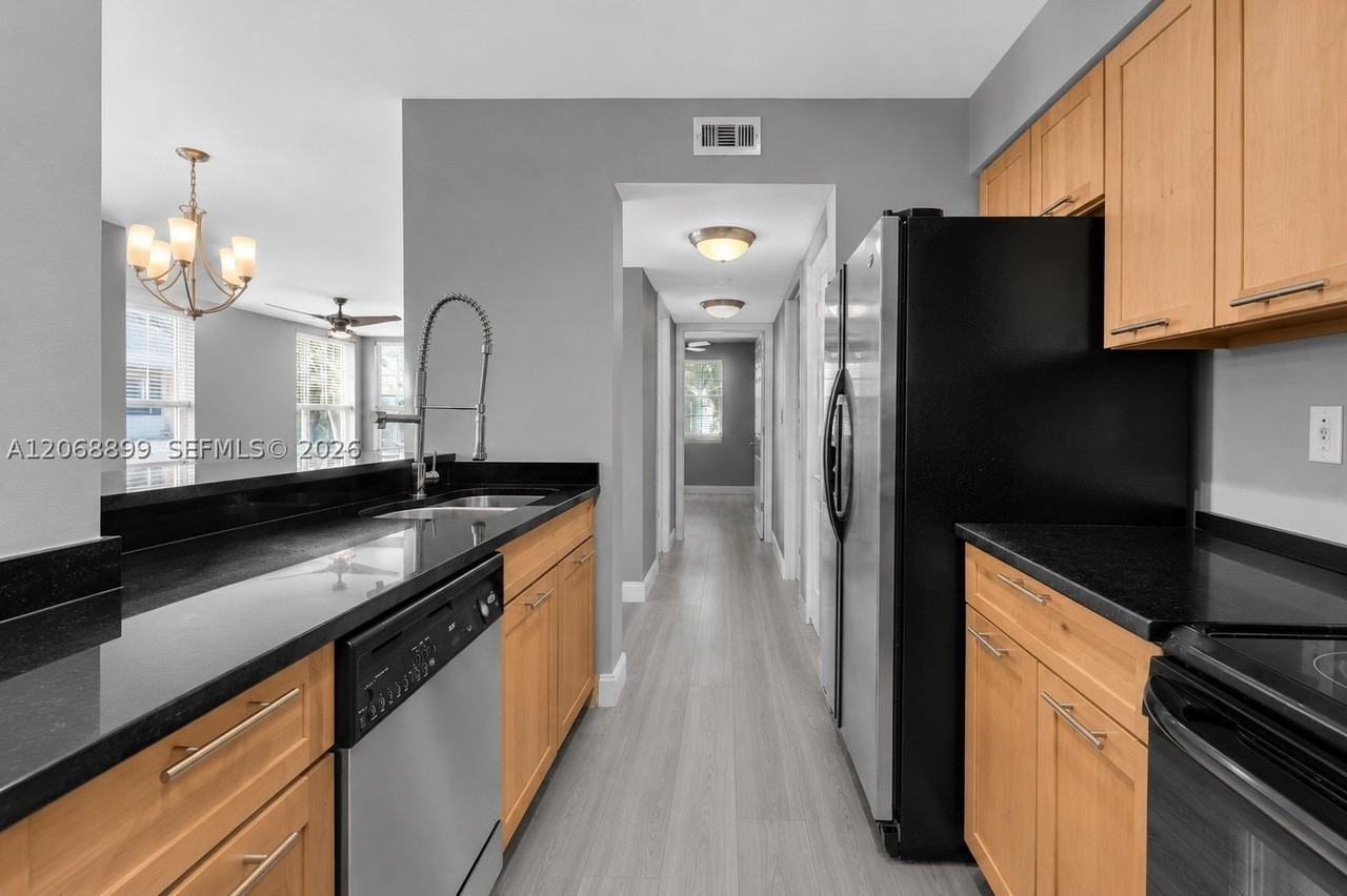 2881 N Oakland Forest Dr #112 - Photo 4 of 22