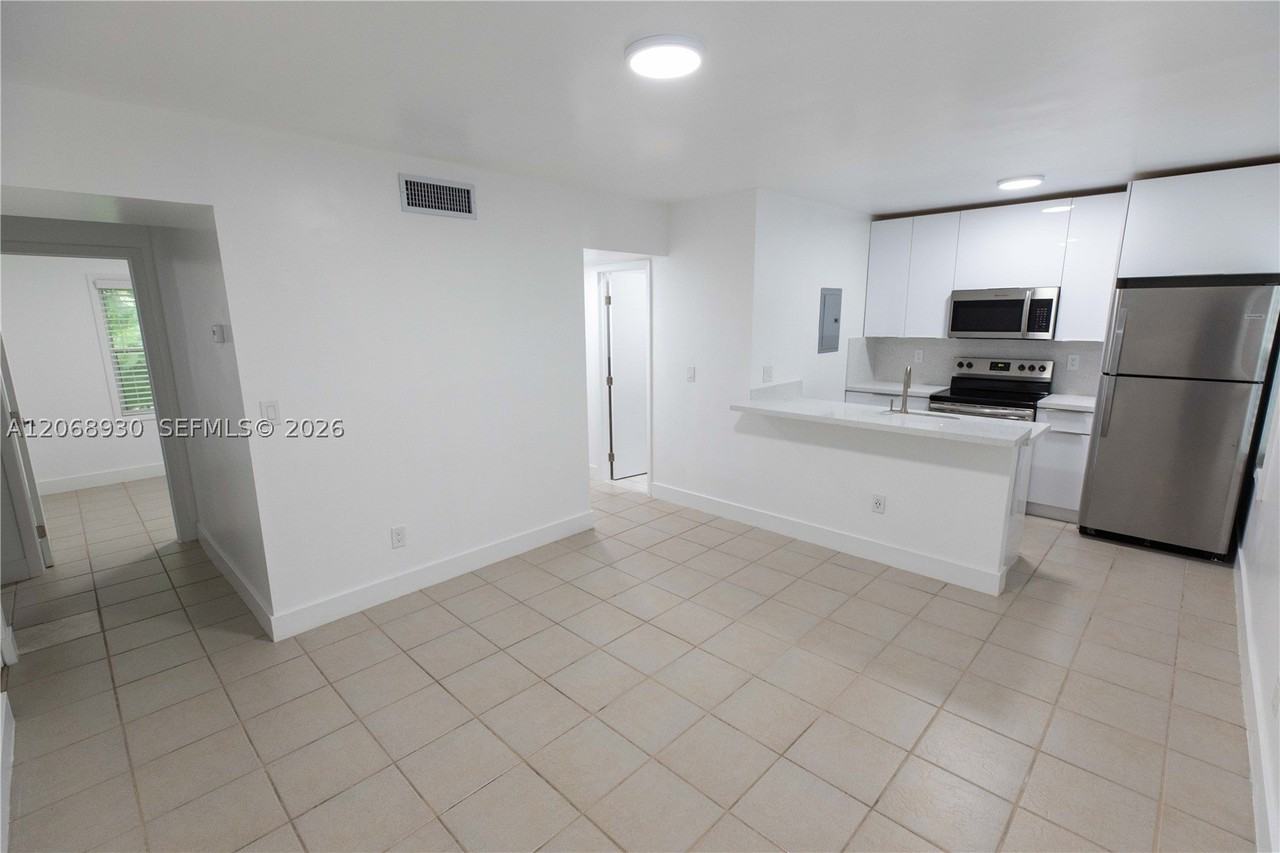 3445 Franklin Ave #A - Photo 2 of 8