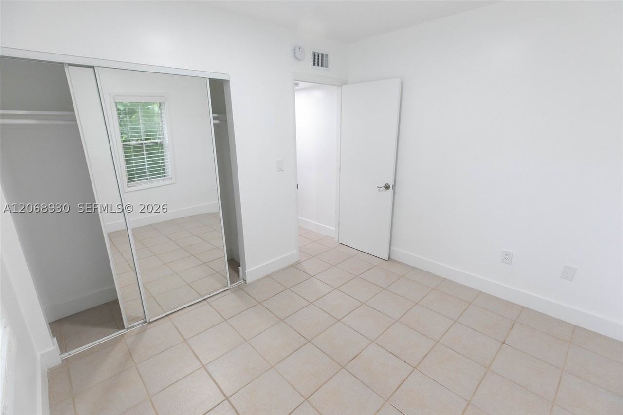 3445 Franklin Ave #A - Photo 7 of 8