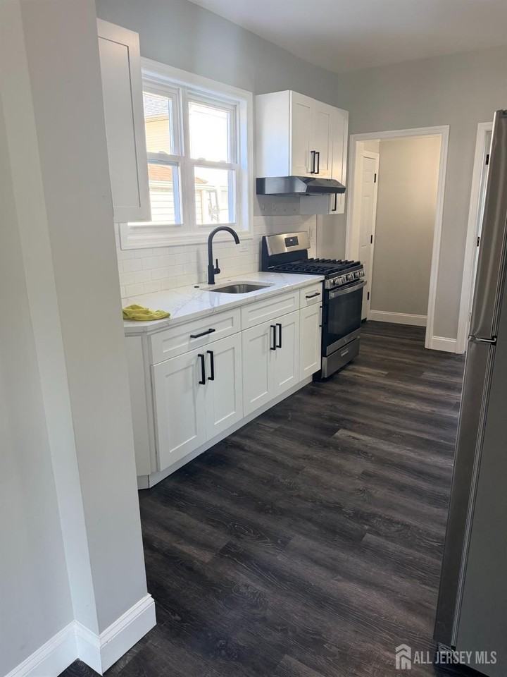 612 Johnstone St #310 - Photo 4 of 15