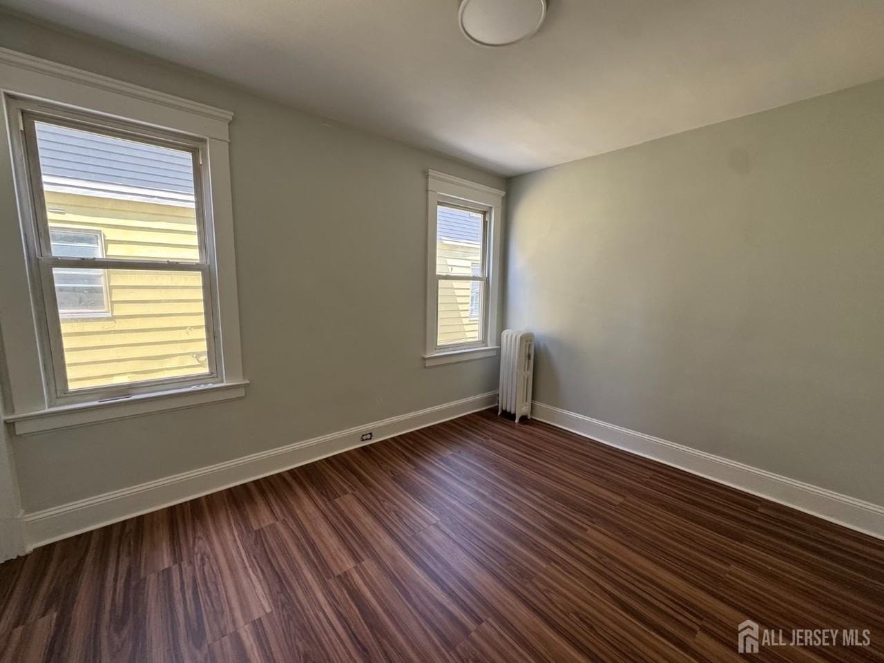 266 Sandford St - Photo 6 of 14