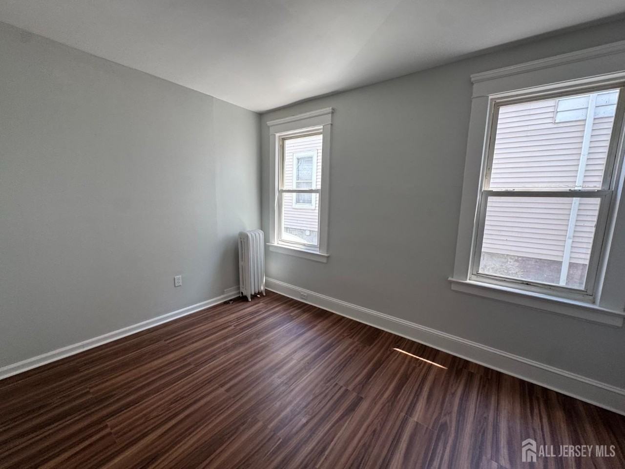 266 Sandford St - Photo 7 of 14