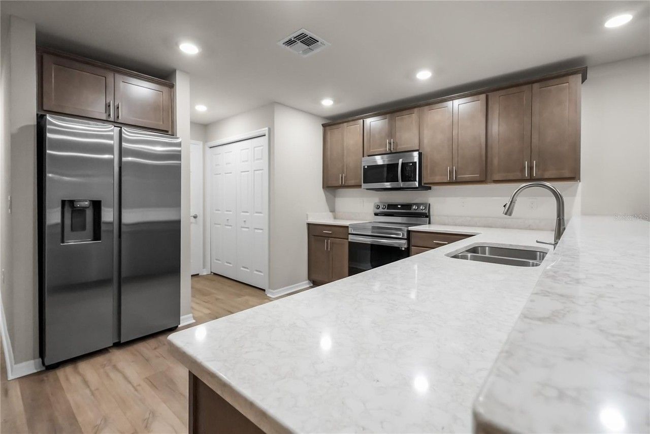 2726 Idyll Lakes Cir - Photo 4 of 23