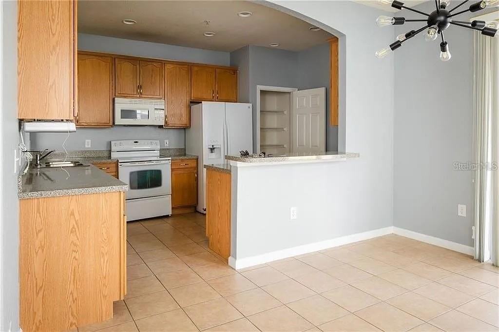 14244 Turning Leaf Dr - Photo 4 of 19