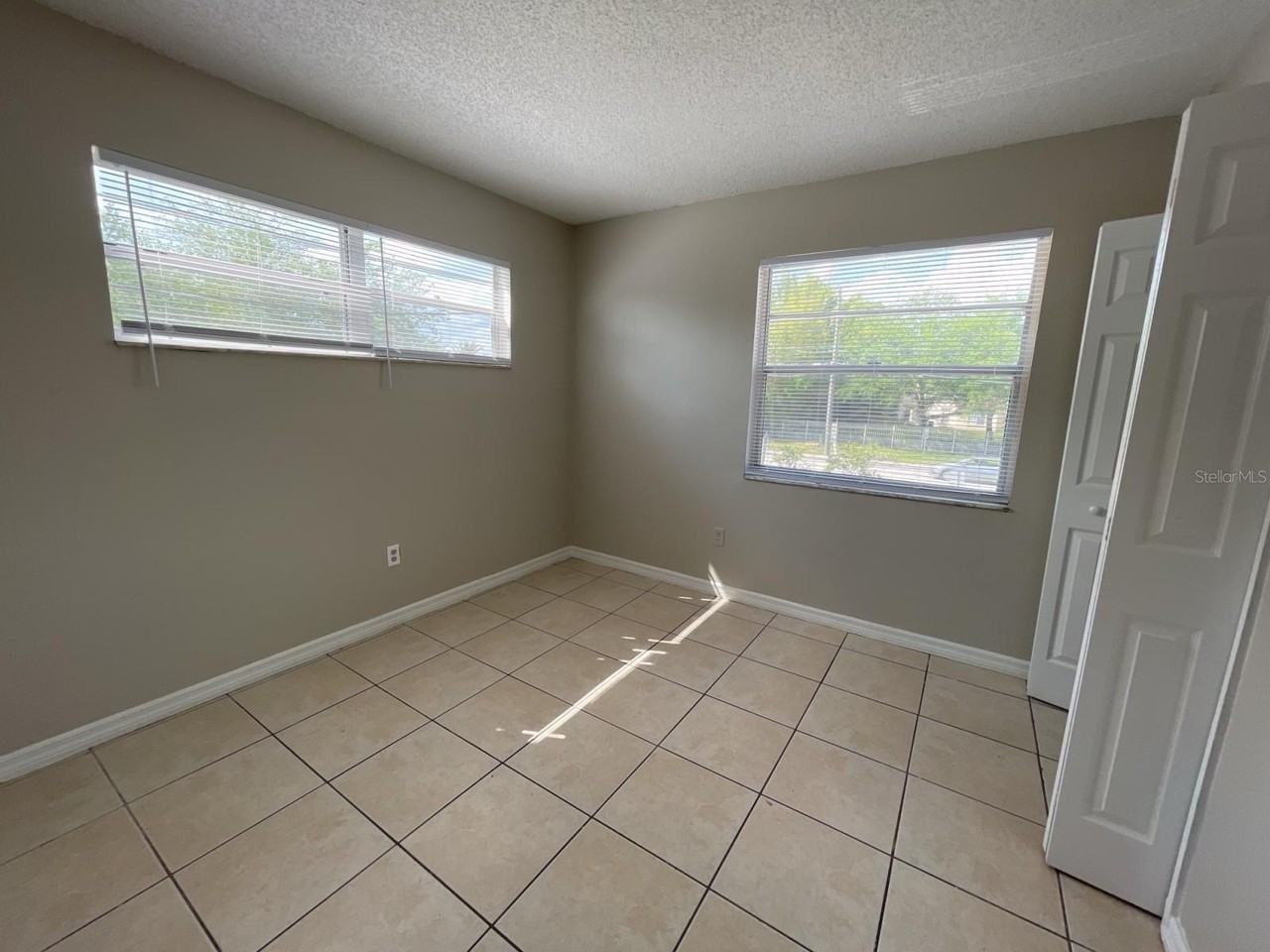 722 W Columbia Ave #722 - Photo 5 of 7