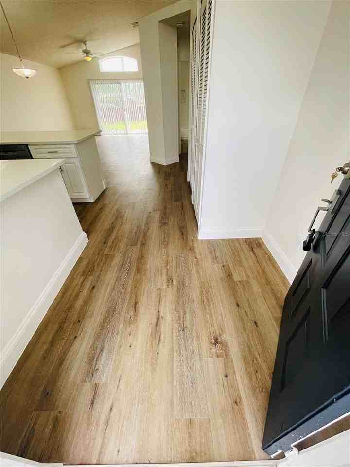 13403 Greenpointe Dr - Photo 2 of 26