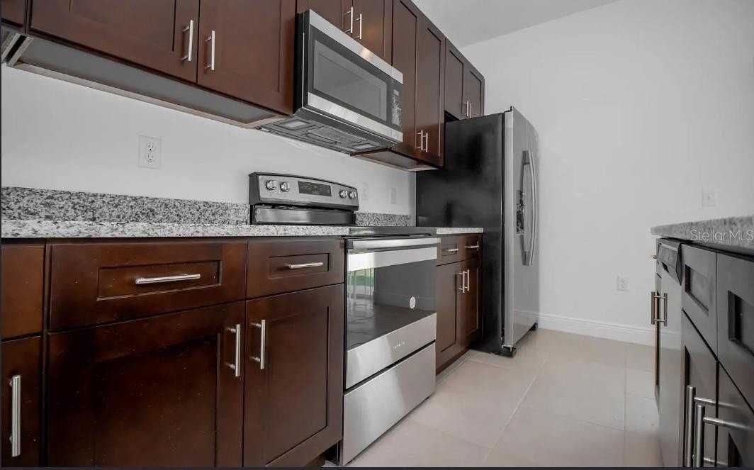 4033 Sw 139th Street Rd - Photo 2 of 12