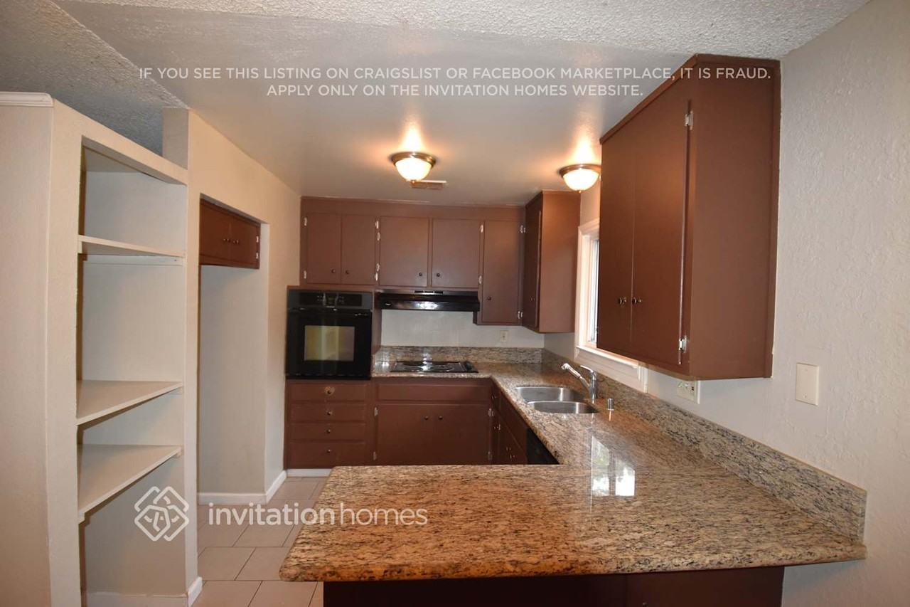 2365 La Loma Dr - Photo 3 of 14