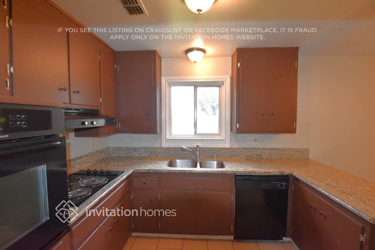 2365 La Loma Dr - Photo 4 of 14