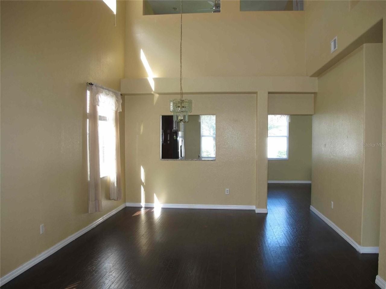 925 Torrey Pine Dr - Photo 2 of 18