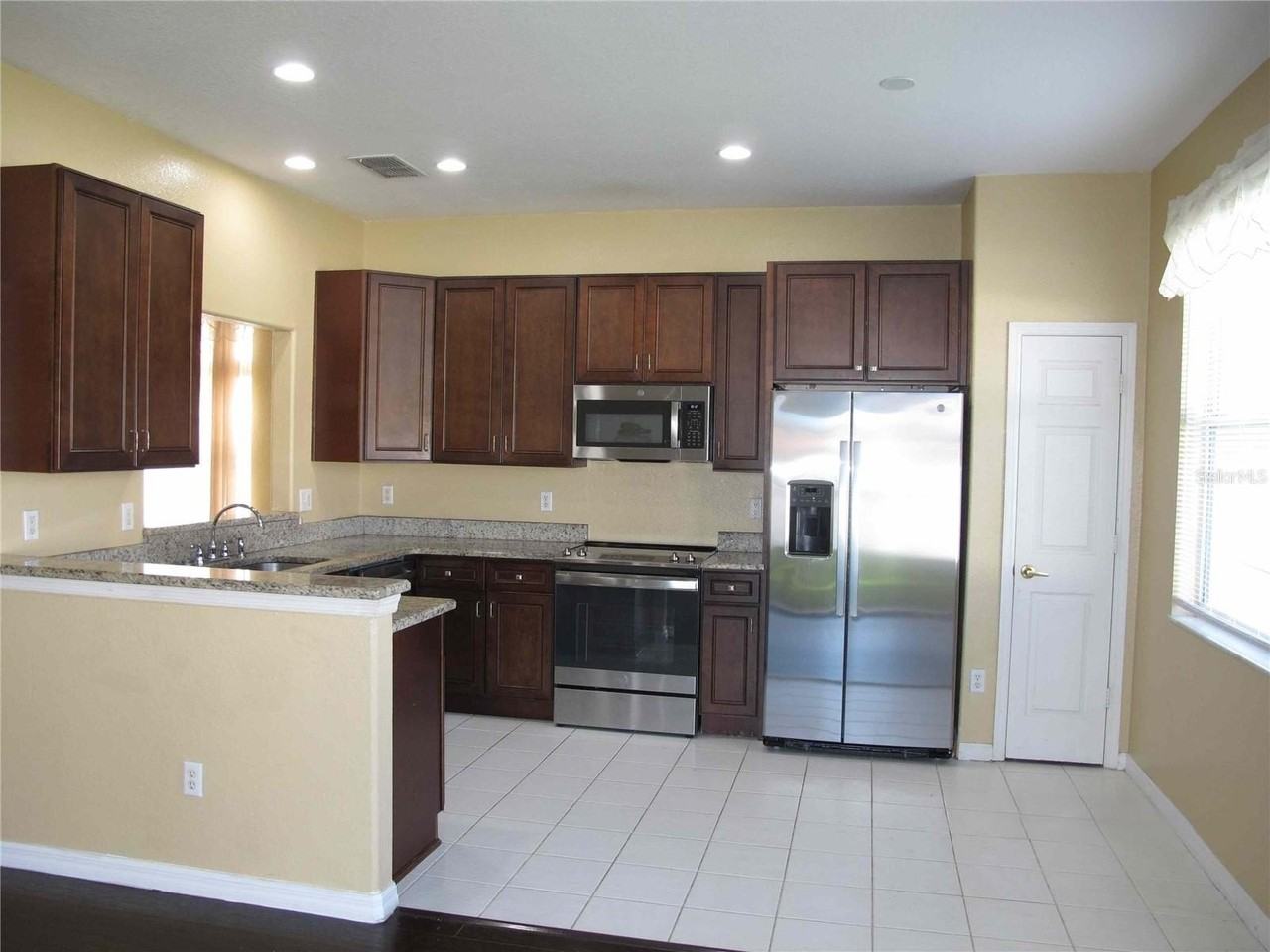 925 Torrey Pine Dr - Photo 3 of 18