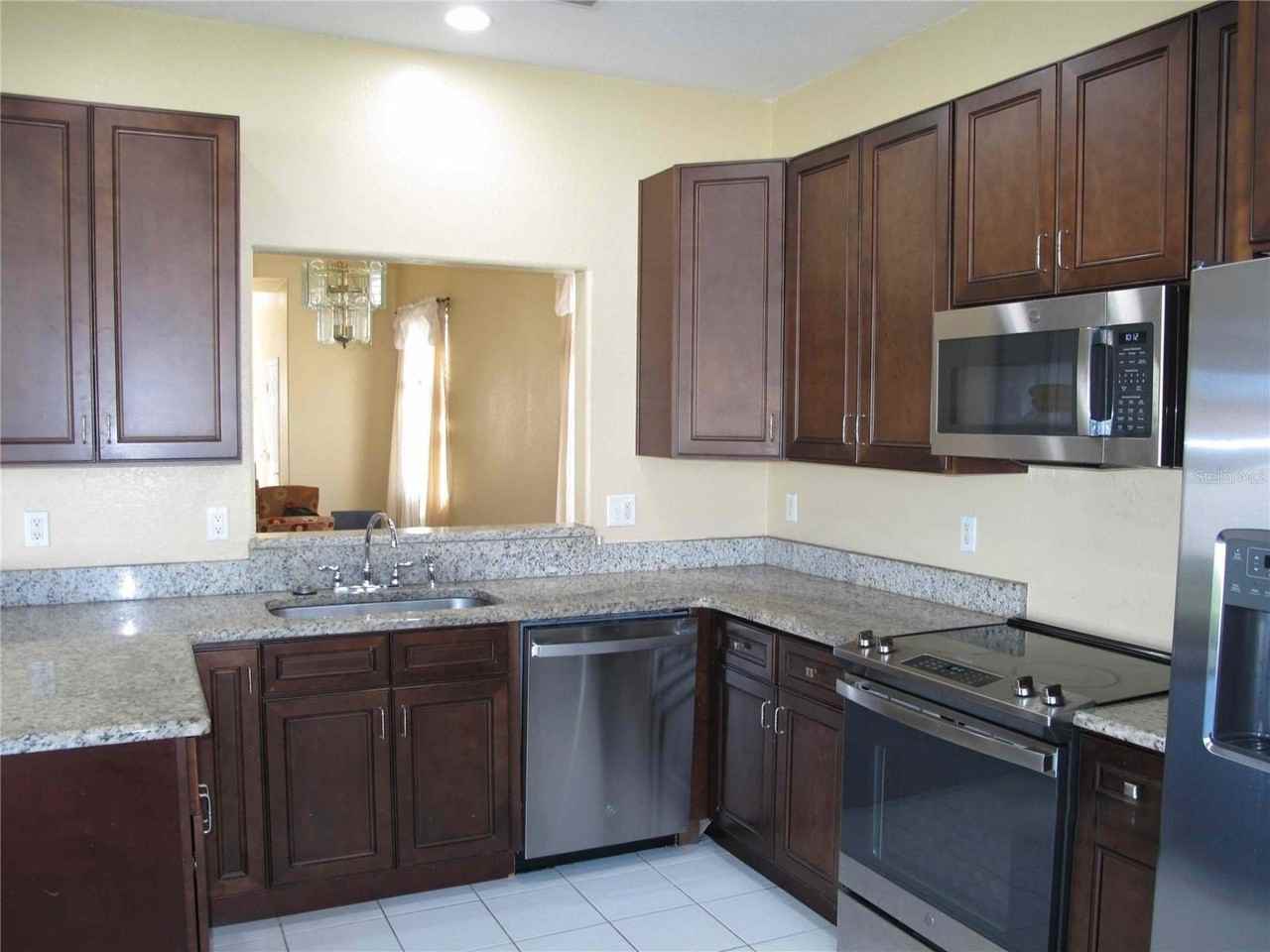 925 Torrey Pine Dr - Photo 4 of 18