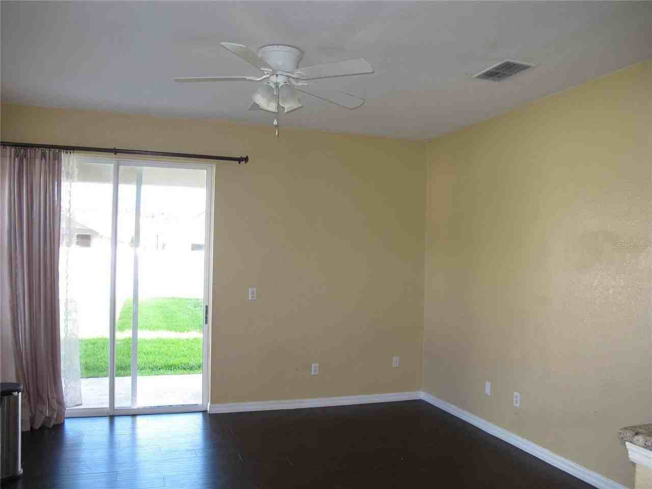 925 Torrey Pine Dr - Photo 5 of 18