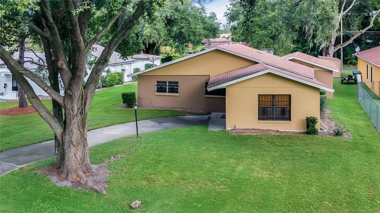 209 Bayshore Dr - Photo 2 of 16
