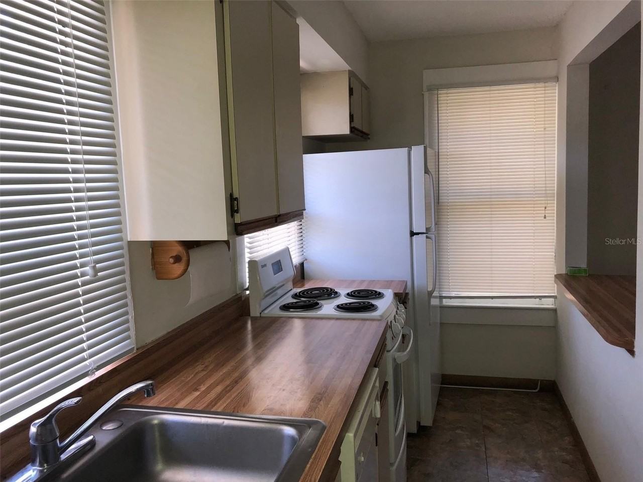 1243 E Ridgewood St - Photo 2 of 7