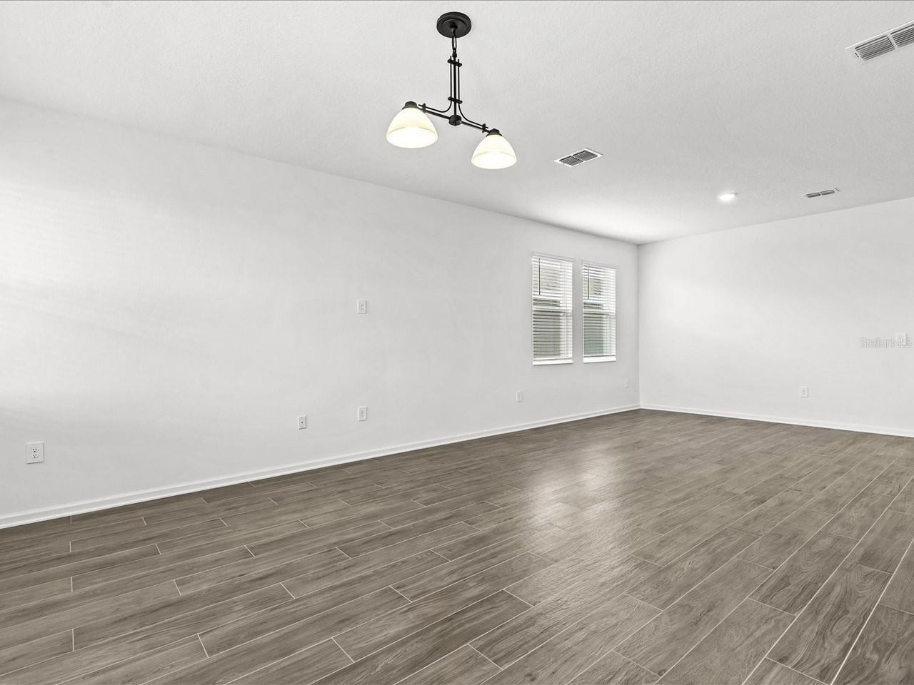 2952 Armstrong Ave - Photo 5 of 31