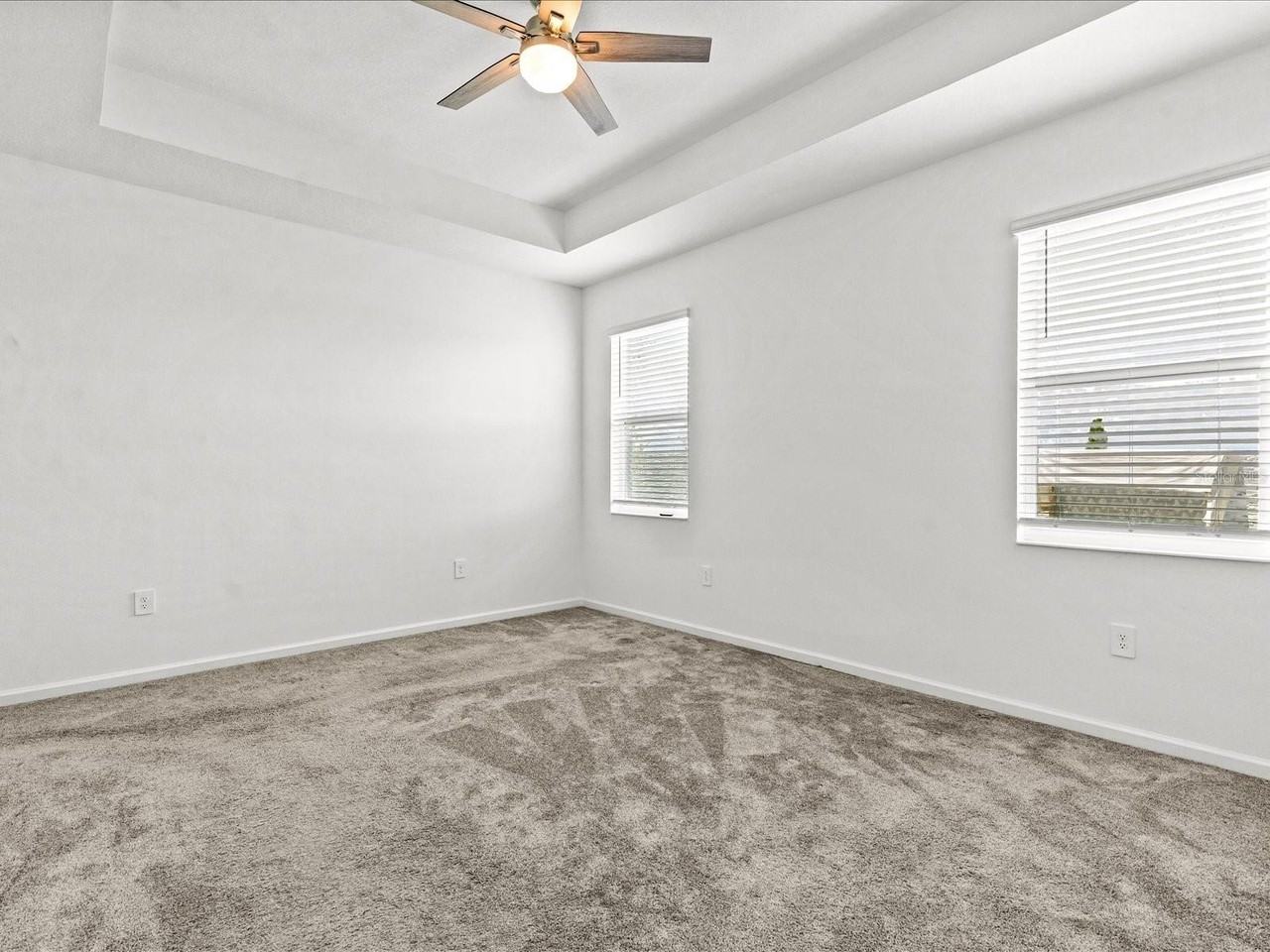 2952 Armstrong Ave - Photo 6 of 31
