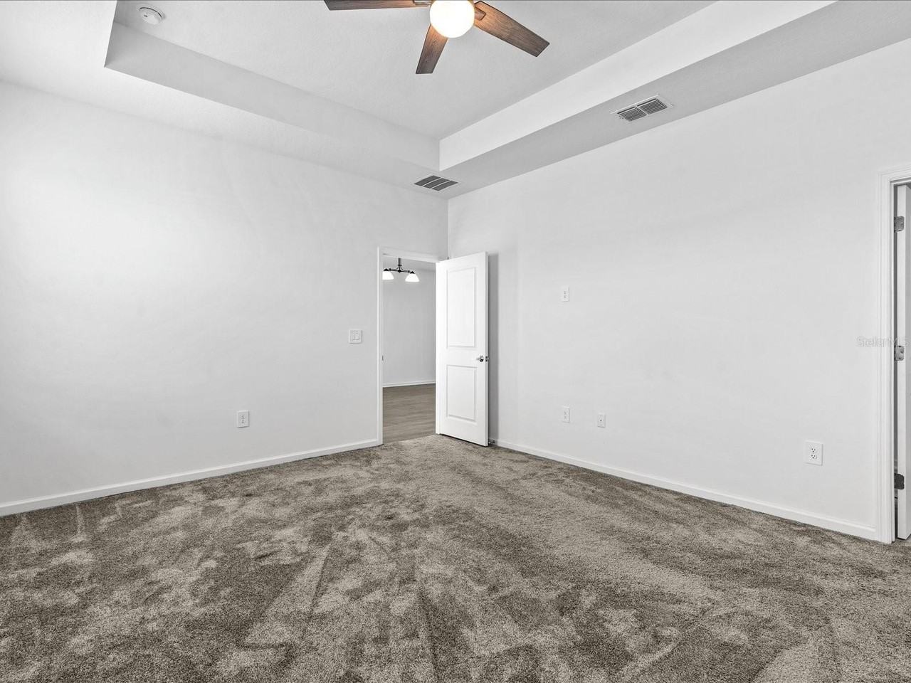 2952 Armstrong Ave - Photo 7 of 31