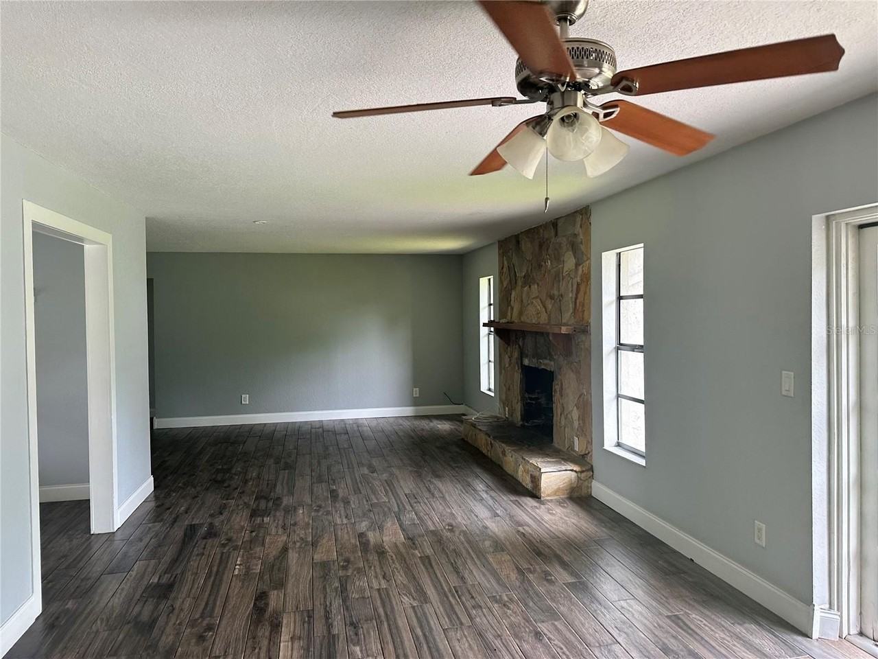 5020 Ne 7th St - Photo 2 of 4