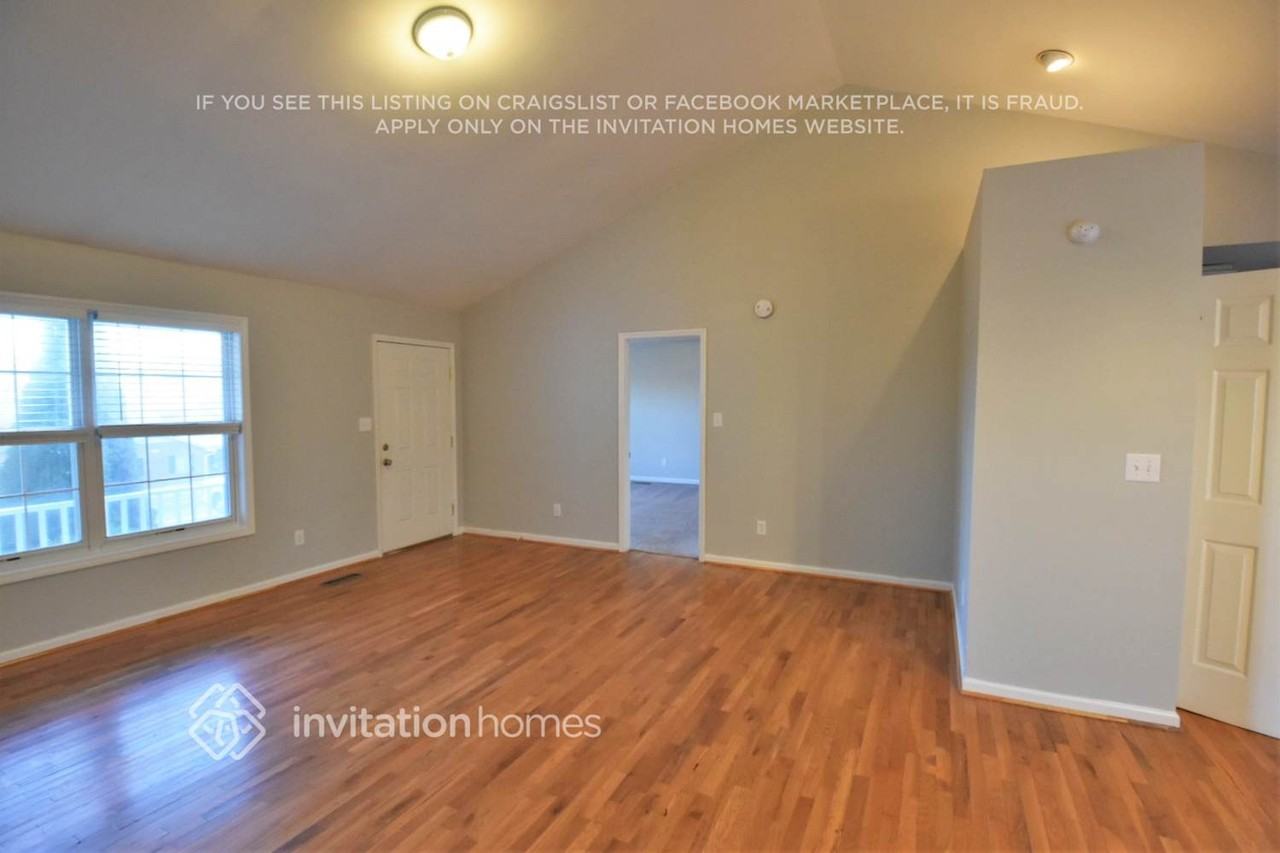 3996 Leinbach Dr - Photo 2 of 14