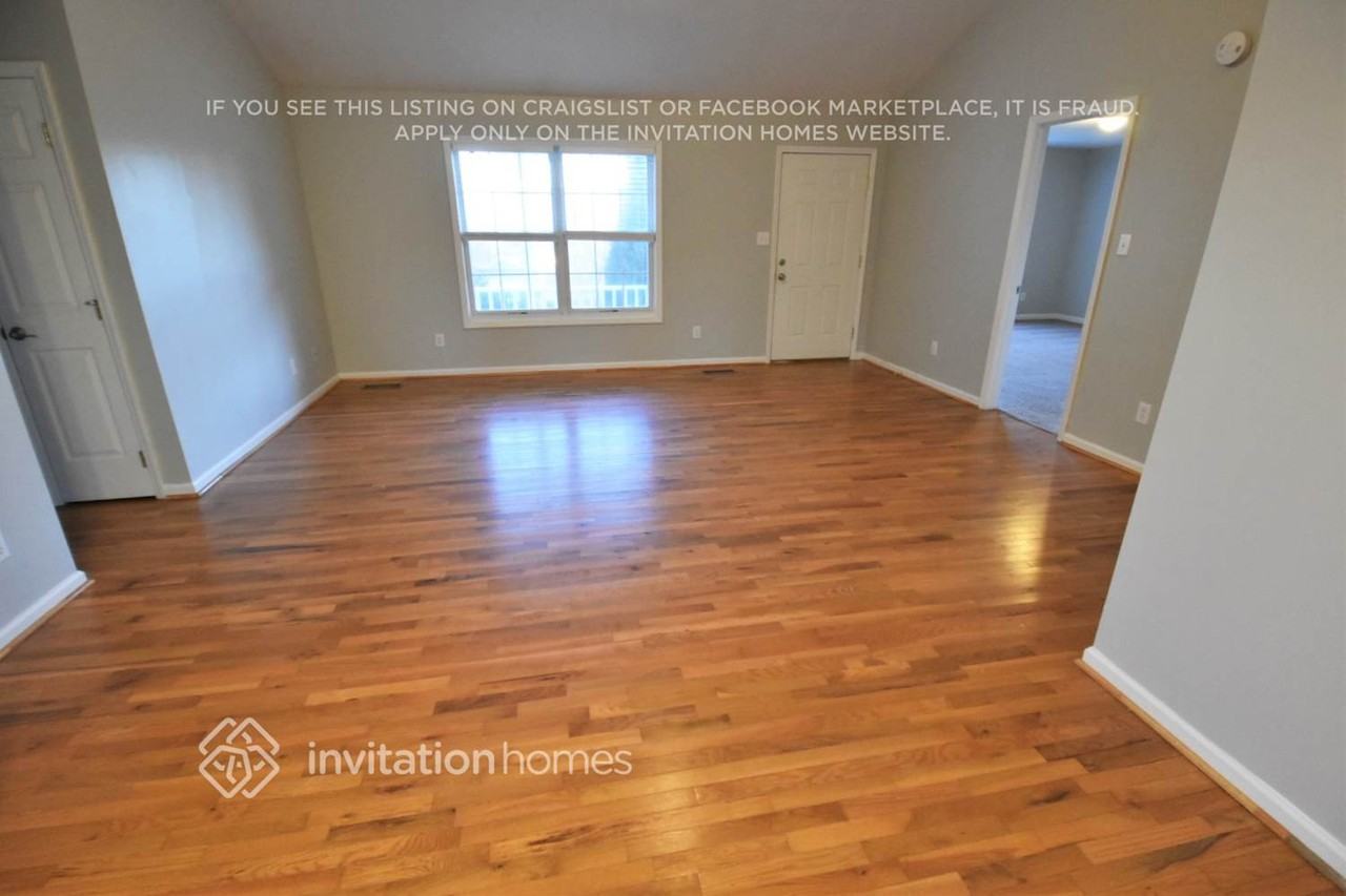 3996 Leinbach Dr - Photo 3 of 14