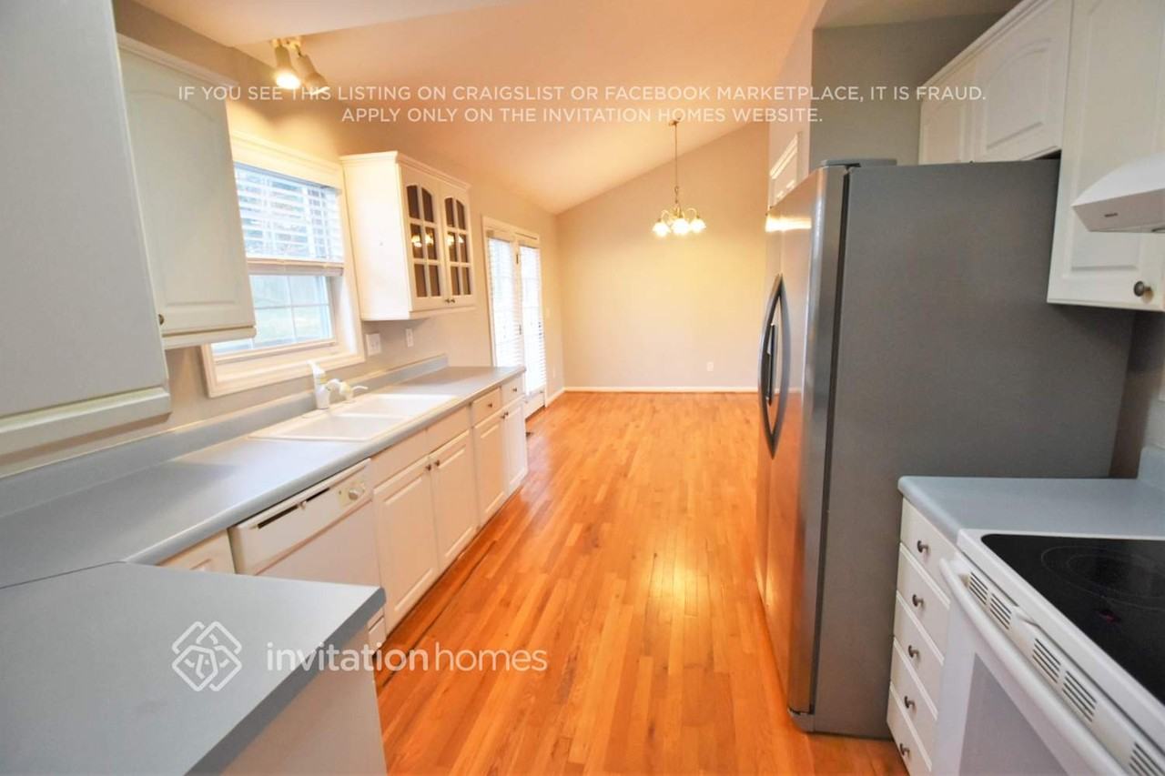 3996 Leinbach Dr - Photo 5 of 14