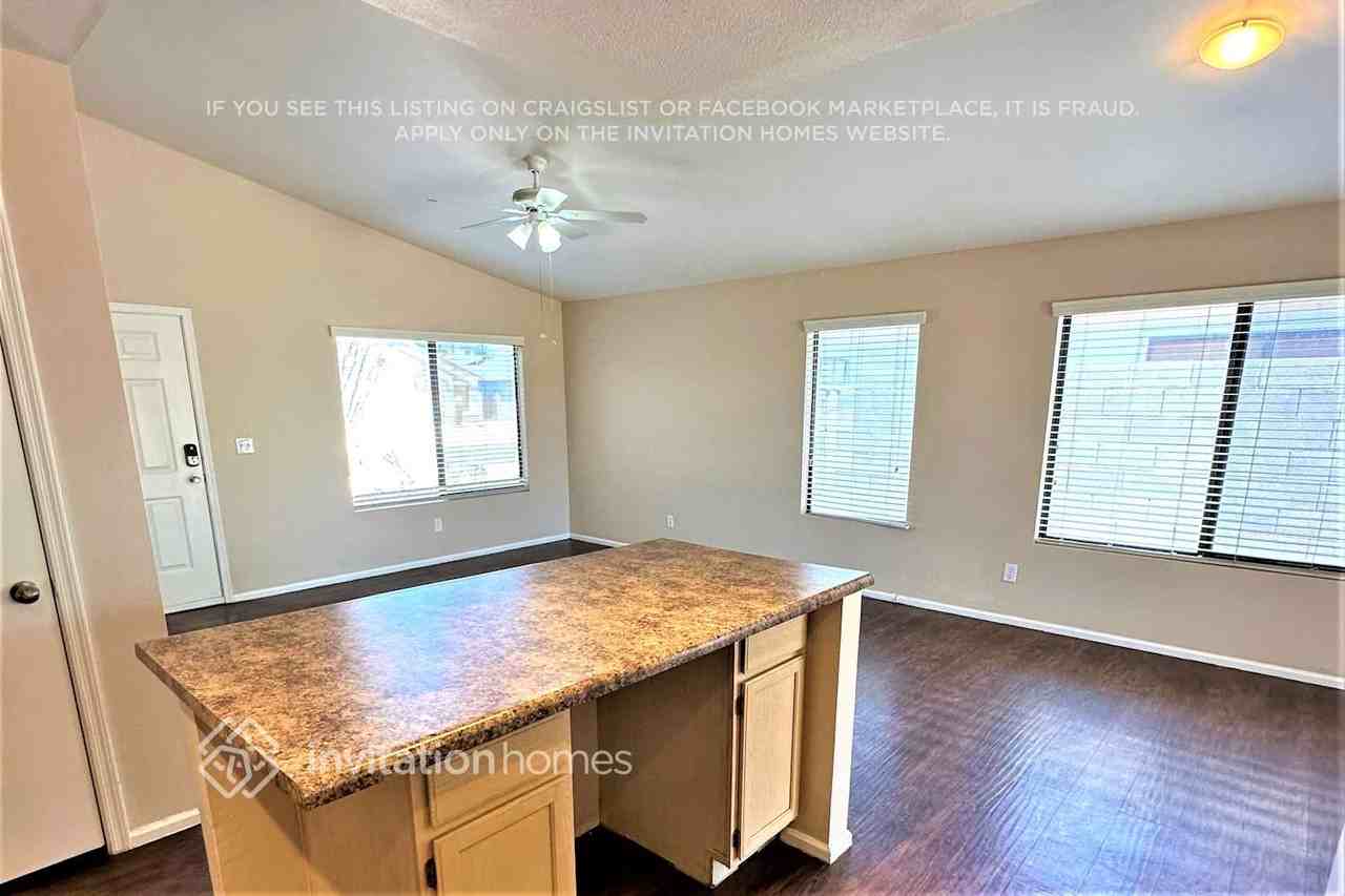 3127 W Donald Dr - Photo 3 of 15