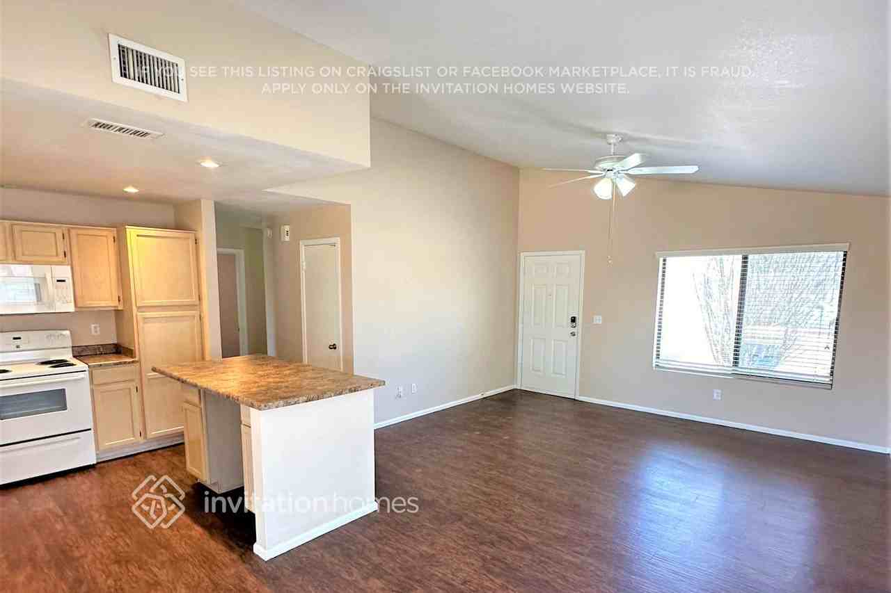 3127 W Donald Dr - Photo 4 of 15