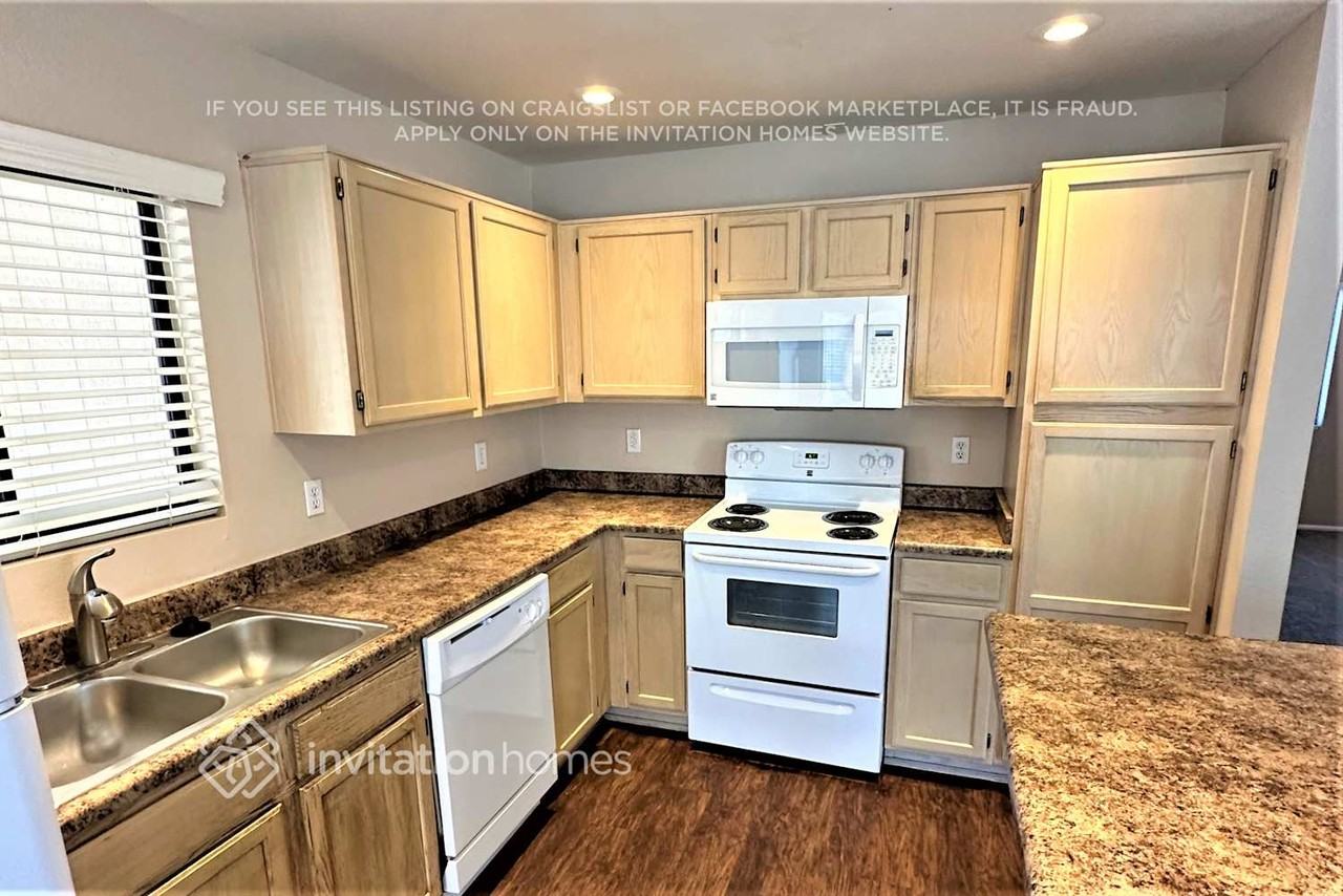 3127 W Donald Dr - Photo 5 of 15