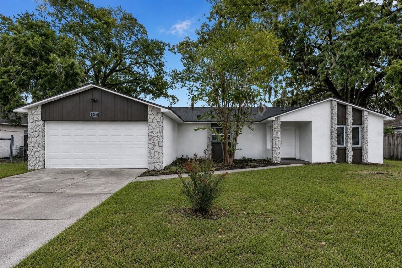 2433 Benjamin Dr - Photo 2 of 32