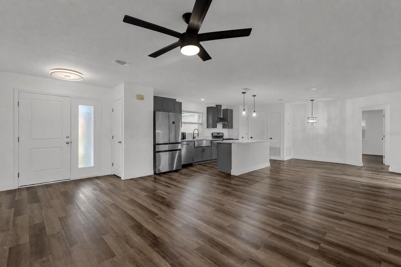 2433 Benjamin Dr - Photo 4 of 32