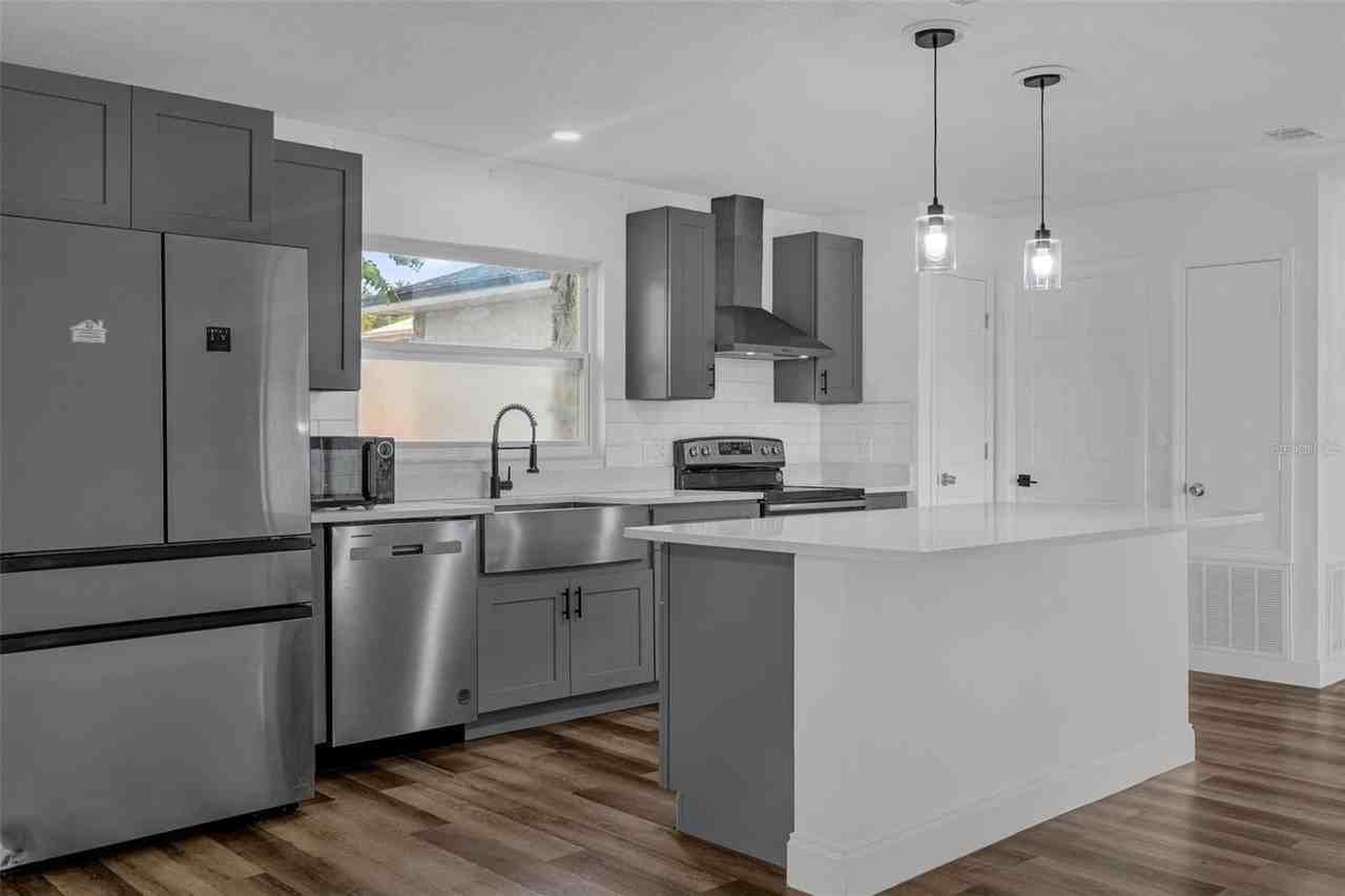 2433 Benjamin Dr - Photo 6 of 32